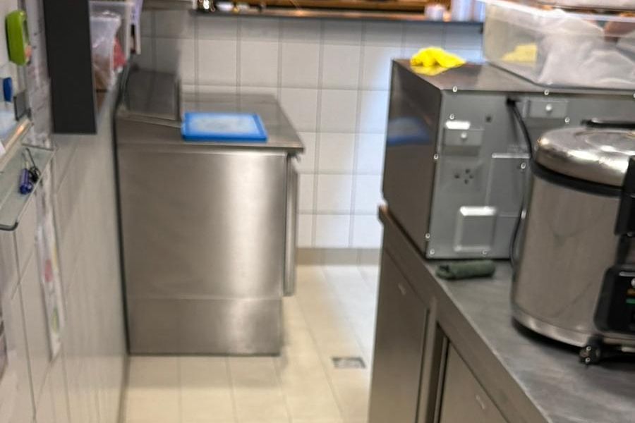 Équipe KAH Services en intervention d'entretien professionnel à Genève